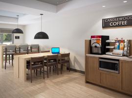 Candlewood Suites - Detroit - Auburn Hills by IHG，位于奥本希尔斯的带停车场的酒店