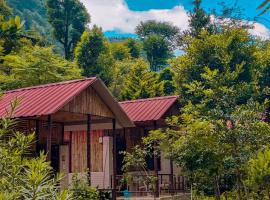 Vedant Valley Resort, Kund-Guptkashi, By Himalayan Eco Lodges，位于Rudraprayāg的山林小屋