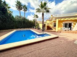 4 bed Villa Cala Dor Private pool，位于坎佩略的带停车场的酒店