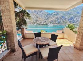 Stunning view to Kotor bay and Old town - C2 Vista，位于Muo的海滩短租房