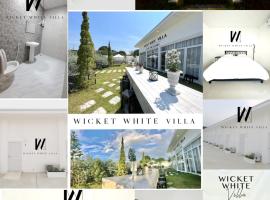 Wicket White Villa，位于Ban Bang Lao (3)的酒店