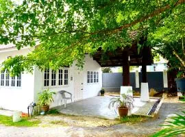 Hj Hassan Guest House Bungalow A