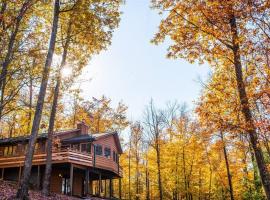 Fall Getaway Resort-3 KING suites, Dog-Friendly，位于Seeley的酒店