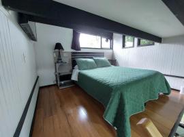 Loft a pasos del centro con estacionamiento，位于洛斯安赫莱斯的公寓