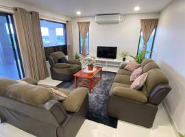 Lovely 4-bedroom Holiday home with free parking.，位于劳托卡的酒店