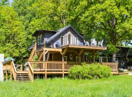 Cozy Home In Str&auml;ngn&auml;s With Sauna，位于斯特兰奈斯的带热水浴缸的酒店