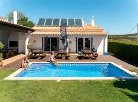 Villa with 4 bedrooms and pool in Surf Resort