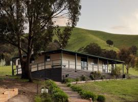 The Village Green Bunkhouse，位于Strath Creek的酒店