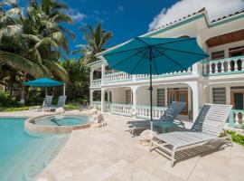 Coral Bay Villas，位于圣佩德罗的海滩短租房