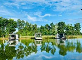 บ้านสวนคีรีวงศ์ Baansuan Khiriwong Boathouse，位于Khao Yoi的酒店