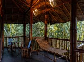 Uravu Bamboo Grove Resort，位于瓦亚纳德的酒店