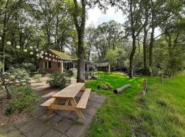 Boshuisje Doldersum: omheinde tuin en uniek uitzicht，位于多尔德瑟姆的度假屋