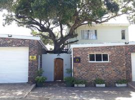 Bushmansriver Tree-House，位于Boesmansriviermond的住宿加早餐旅馆