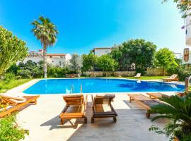 Duplex House with Shared Pool near Beach in Kalkan，位于卡尔坎的公寓