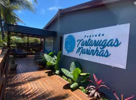 Pousada Tartarugas Marinhas，位于费尔南多 - 迪诺罗尼亚Atalaia Beach附近的酒店