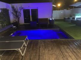Exceptionnel 3 logements de plein pieds pouvant accueillir jusqu à 8 personnes à 2 pas de la plage et du centre ville dans une résidence de bien être avec jacuzzi et piscine chauffée，位于帕拉瓦莱弗洛的酒店