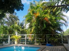 Appartement charmant à Rivière-Pilote avec piscine partagéeB，位于Rivière-Pilote的酒店
