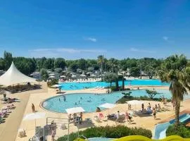 Bungalow de 3 chambres avec piscine partagee et terrasse a Vias a 1 km de la plage