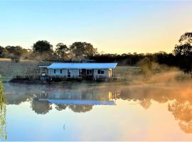 Lovedale Lakehouse Vineyard，位于勒弗戴尔的别墅