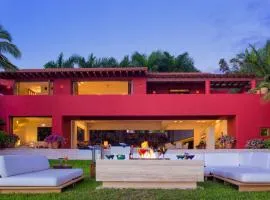 Stunning 7Bd Beachfront Villa Fully Staffed with access to St Regis 4 Seasons & More