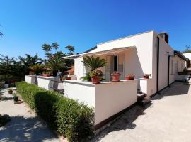 Casa Vacanze Villa Tropia，位于Camastra的酒店