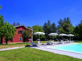 Villa Laura - Private Pool Near Acqualagna，位于Smirra的酒店