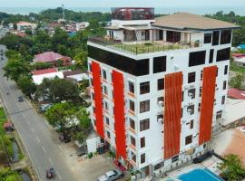 Aya Hotel & Residences，位于Clarin的酒店