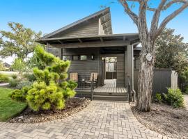 Riverbend Cabin #003，位于Spicewood的酒店