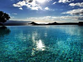 Villa Acqua · Gorgeous pool villa, stunning sea views, helipad!，位于帕拉斯波罗斯的度假屋