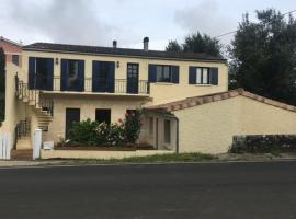 LE TERTRE CAMILLAC，位于Saint-Seurin-de-Bourg的酒店