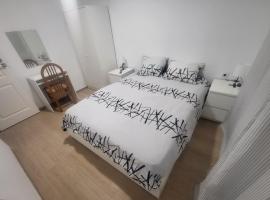 Habitaciones con baño compartido en bonito Apartamento en Badalona，位于巴达洛纳的酒店