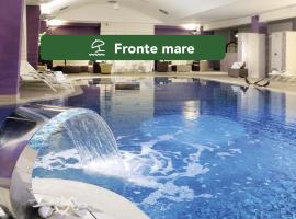 Yes Hotel Touring & SPA，位于里米尼的海滩酒店