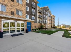 WaterWalk Extended Stay by Wyndham Kansas City - Overland Pk，位于欧弗兰帕克的酒店