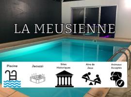 Gîte familial avec spa privatif & piscine chauffée，位于Belleray的度假屋