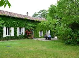 Gîte spacieux avec jardin, piscine, cheminée, et équipements bébé au cœur des vignes du Cognac - FR-1-653-59