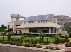 BLUE RAYS RETREAT PVT. LTD，位于Nārāyangaon的酒店