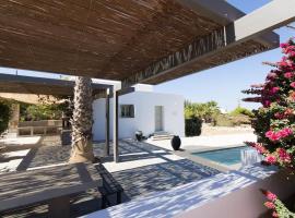 Villa Aphrodite · Elegant villa, sea views, designer renovation，位于安倍拉斯的酒店