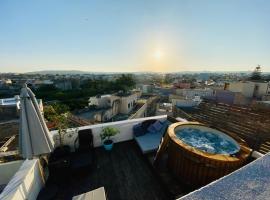 Rooftop Heated Jacuzzi, Fireplace, A Unique Home!，位于Żebbuġ的酒店