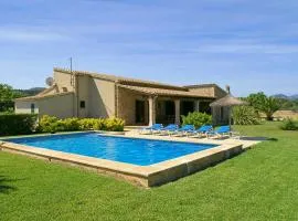 Attractive Puerto Pollensa Holiday Villa 3 bedrooms Private Pool and Gardens Villa Pedra Vista