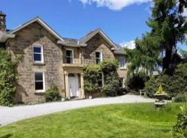 Escape To The Country @ Bron Offa Bach