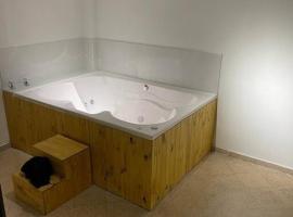 Cozy house en envigado con Jacuzzi，位于恩维加多的酒店
