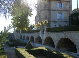 大花园城堡酒店，位于瓦朗索尔的酒店