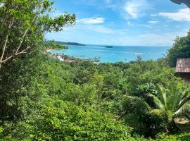 Sweet jungle sea view bungalows，位于西哈努克的木屋