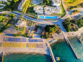 Porto Bello Beach Hotel，位于卡尔扎迈纳的度假村