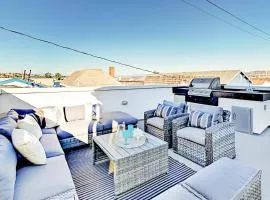 Luxe Balboa Peninsula Condo w Gourmet Kitchen and Epic Rooftop Deck