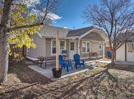 Charming Cheyenne Home about 1 Mi to Downtown!，位于夏延的酒店