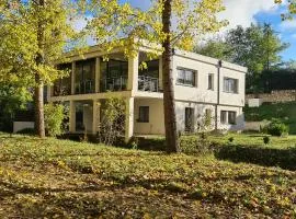T-2est 46m dons la maison au bord du Canal du Midi