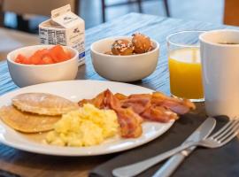 Holiday Inn & Suites Nashville Downtown - Broadway by IHG，位于纳什维尔的酒店