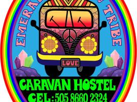 Rainbow Caravan Hostel，位于Las Pilas的青旅