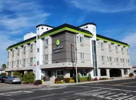 The Atrium Hotel - FREE SHUTTLE